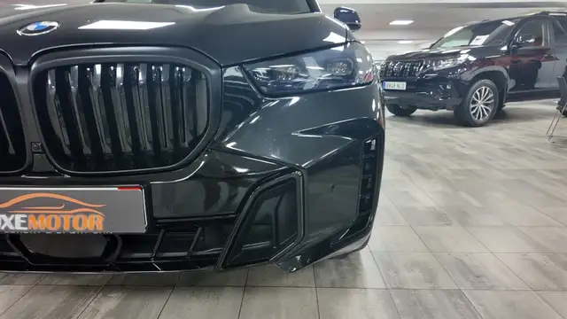 BMW X5 view 9