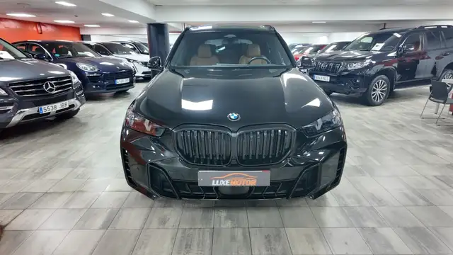 BMW X5 view 2