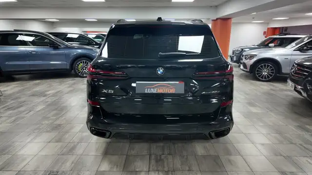 BMW X5 view 5