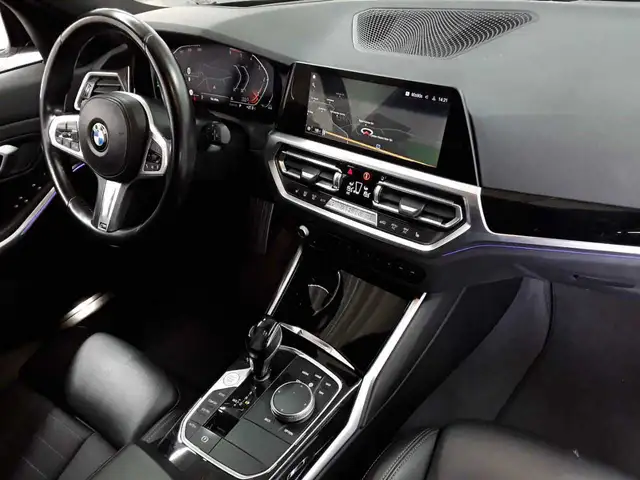 BMW 3 Series view 9