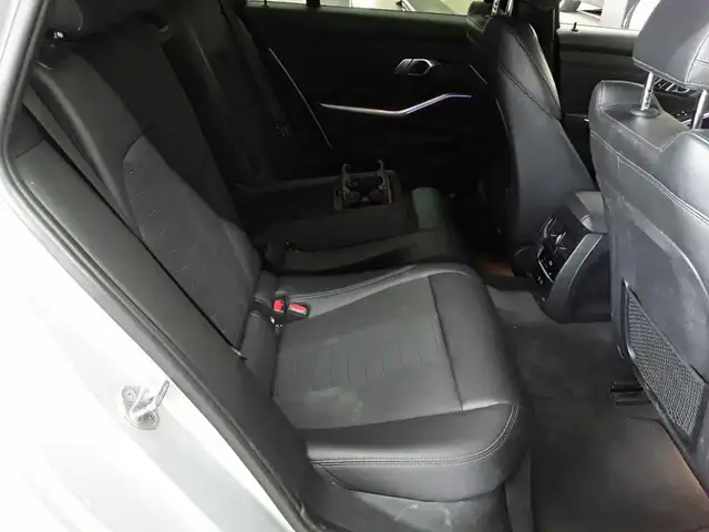 BMW 3 Series view 14