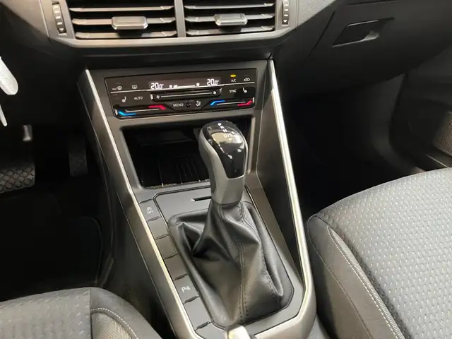 Volkswagen Polo view 9