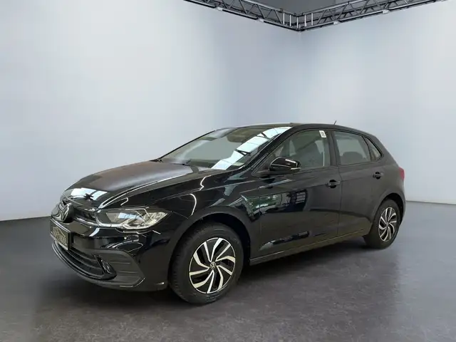 Volkswagen Polo view 2