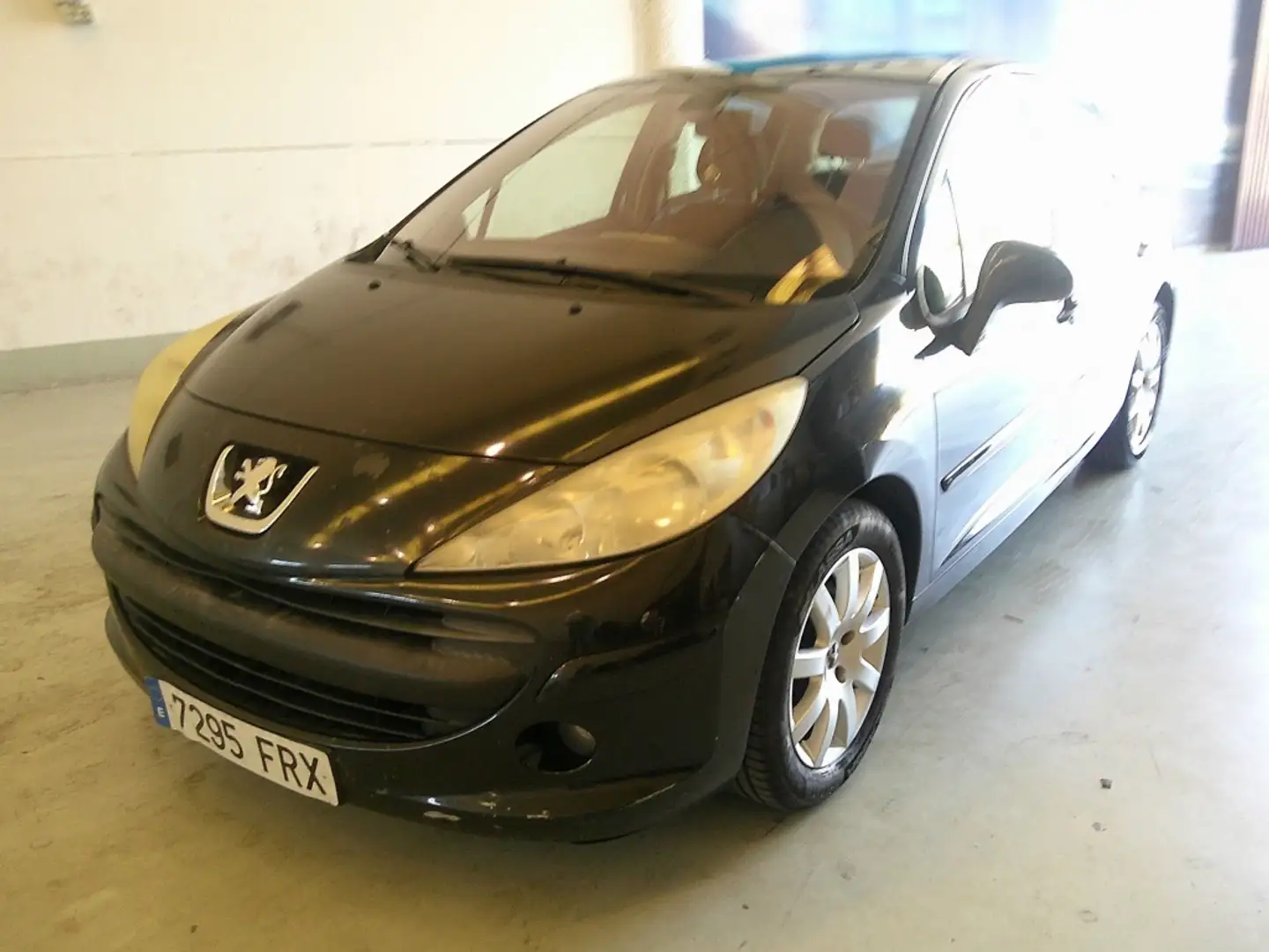 Peugeot 207 1.6 HDI XT Pack 110 Zwart - 1