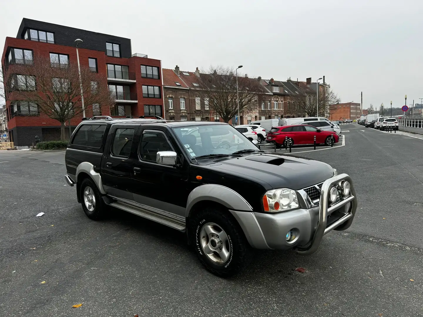 Nissan Navara 2.5d 4-4 BELGIUM CAR CLIMATISÉ Zwart - 2