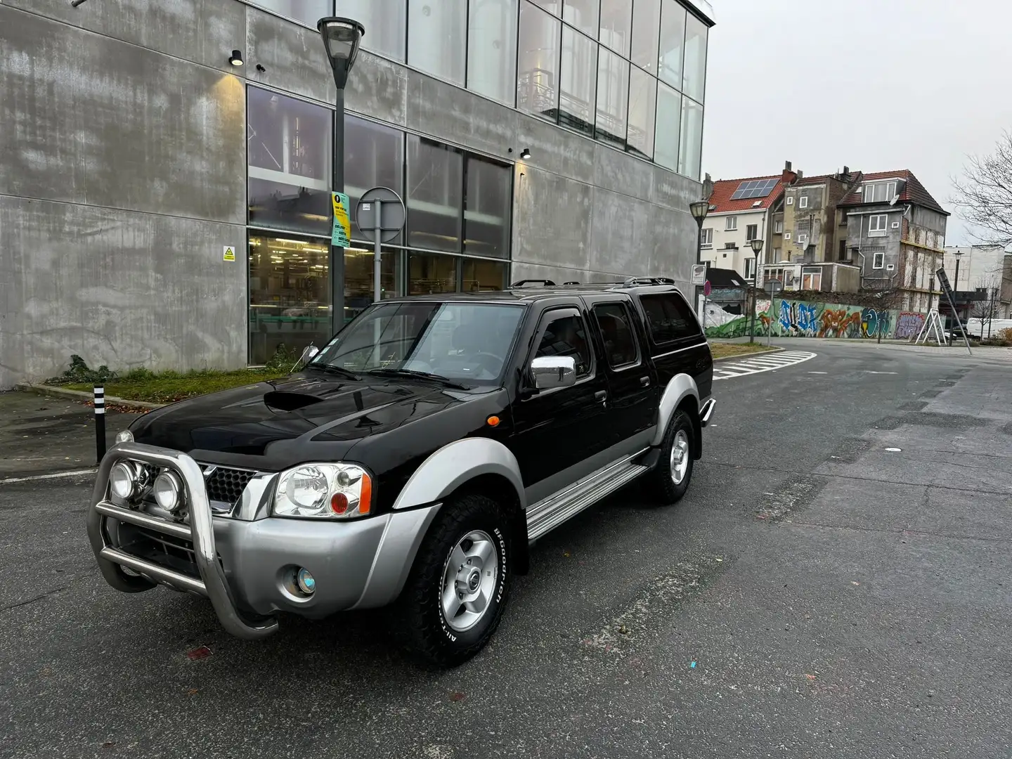 Nissan Navara 2.5d 4-4 BELGIUM CAR CLIMATISÉ Zwart - 1