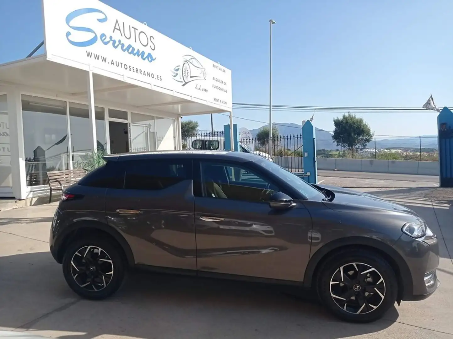 DS Automobiles DS 3 CROSSBACK BlueHDi 81 kW Manual SO CHIC Gris - 2
