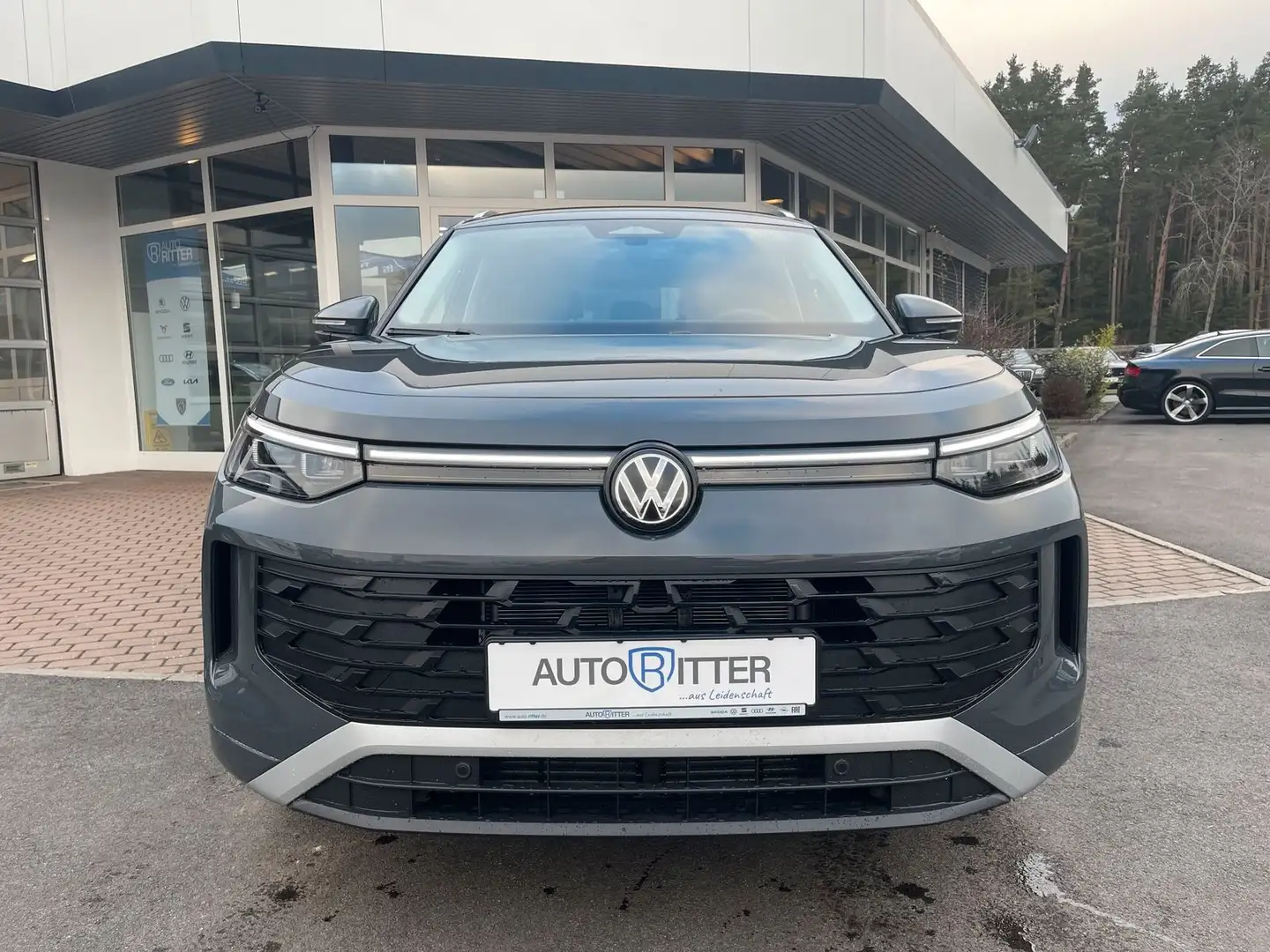 Volkswagen Tayron 1.5 eTSI Life ACC+AHK+7-Sitze Grigio - 2