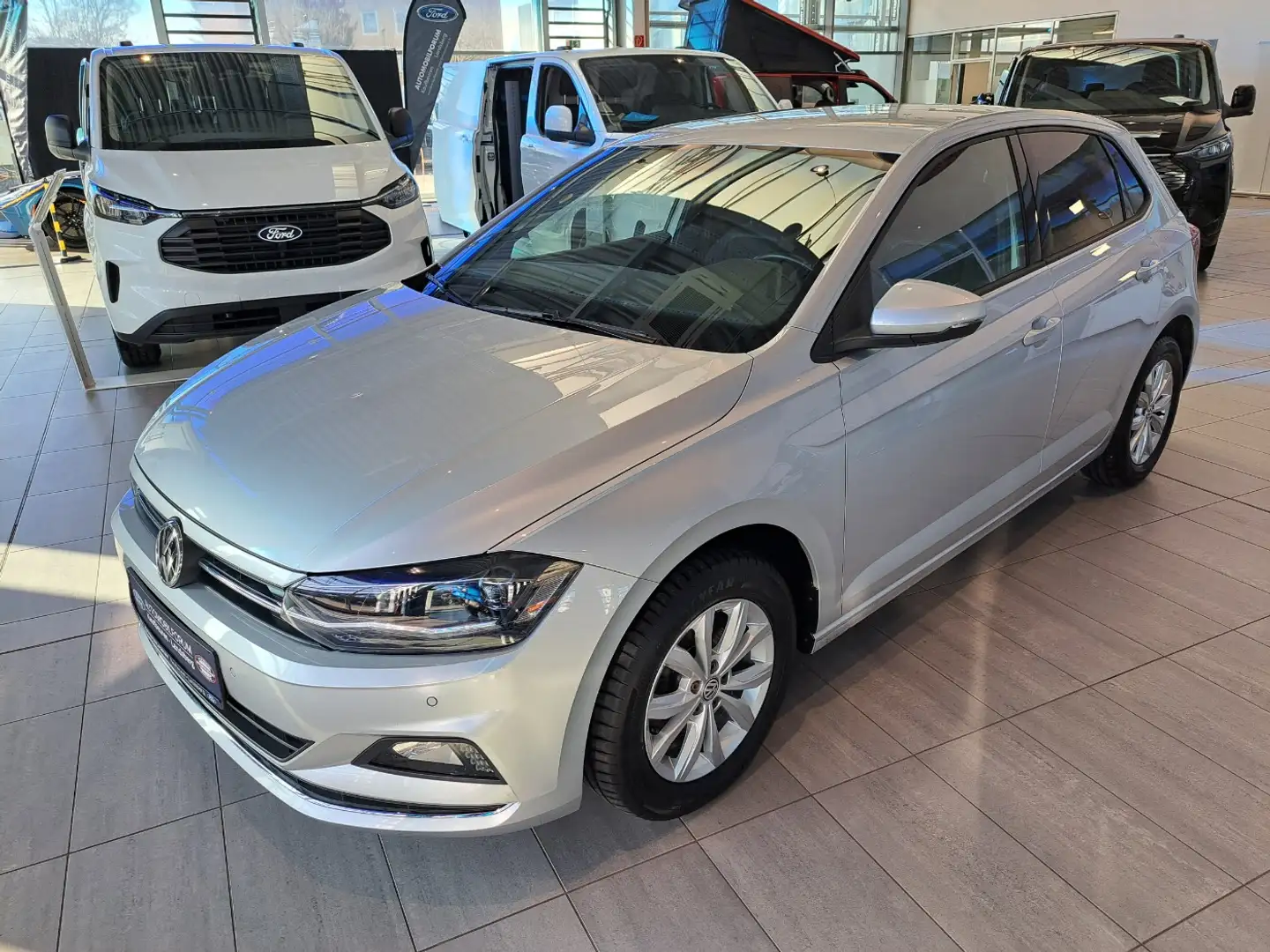 Volkswagen Polo VI 1.0 TSI Highline LED ACC Navi PDC RFK Silber - 2