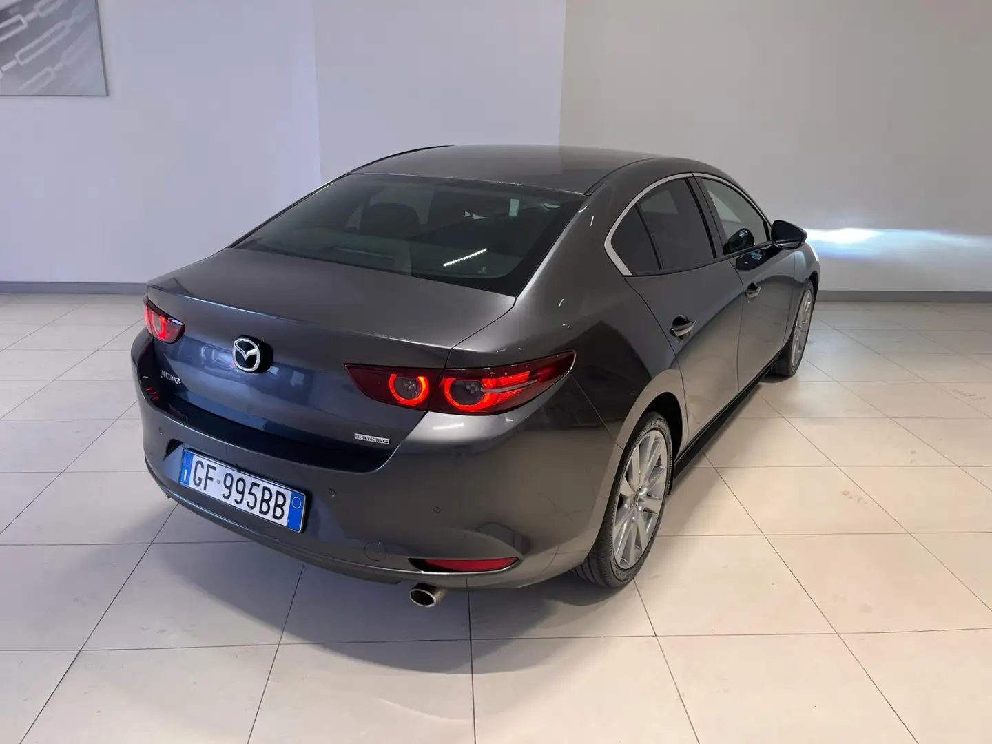 Mazda 3 2.0L eSkyactiv-G M-Hybrid 4p. Sedan Executive Gri - 2