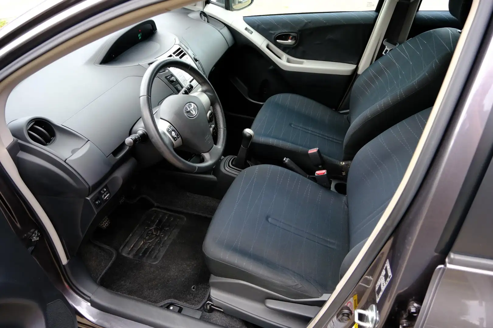 Toyota Yaris 1.3 VVTi Luna 5-drs Clima|LMV Grijs - 2
