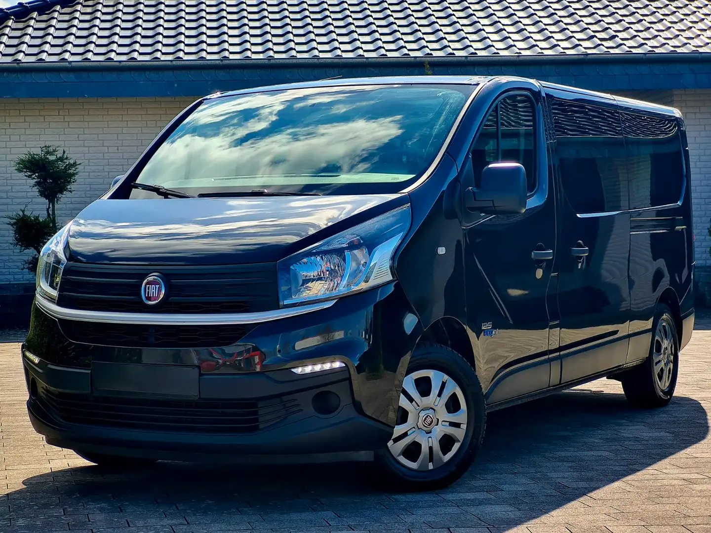 Fiat Talento Kombi L2H1 125 Ecojet *9-Sitze, LANG* Černá - 1