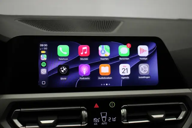 BMW 3 Series view 6