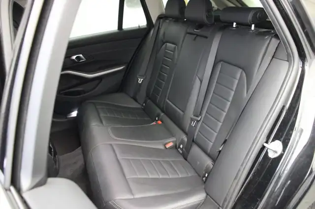 BMW 3 Series view 11