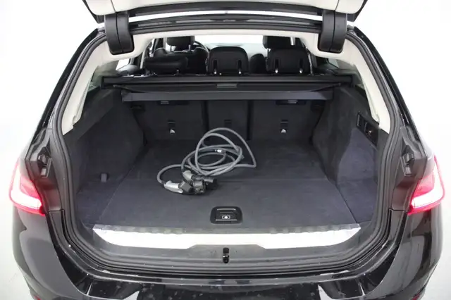 BMW 3 Series view 13