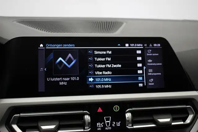 BMW 3 Series view 29