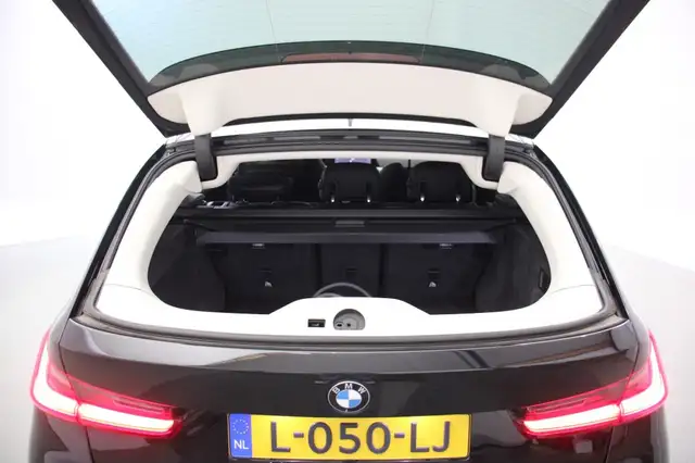 BMW 3 Series view 12