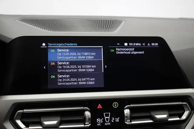 BMW 3 Series view 30