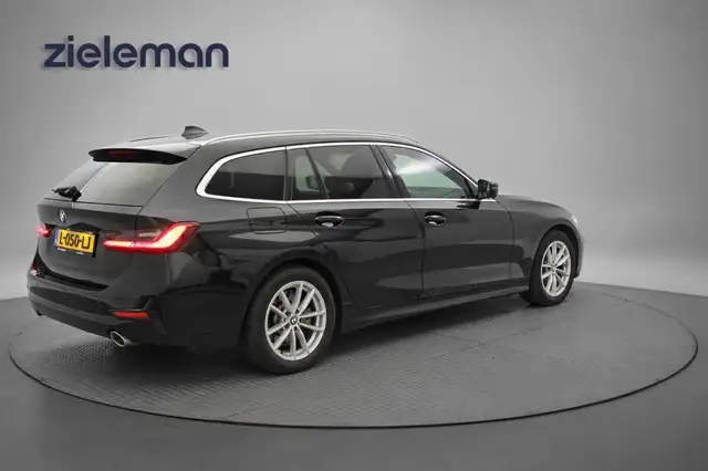 BMW 3 Series view 19