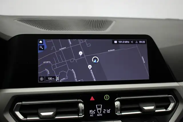 BMW 3 Series view 28