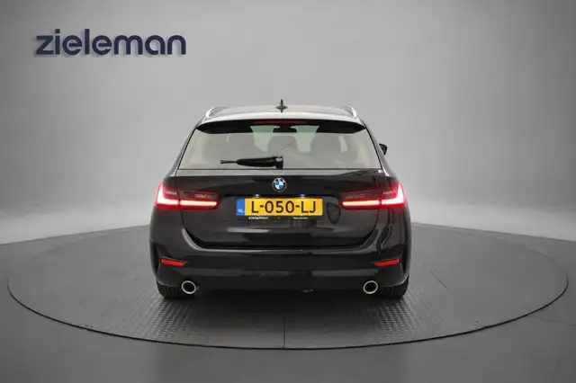 BMW 3 Series view 20