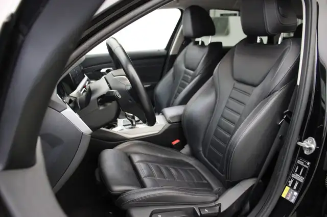 BMW 3 Series view 10