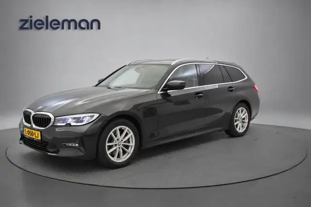 BMW 3 Series view 22