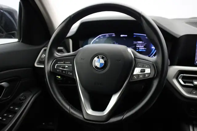 BMW 3 Series view 23