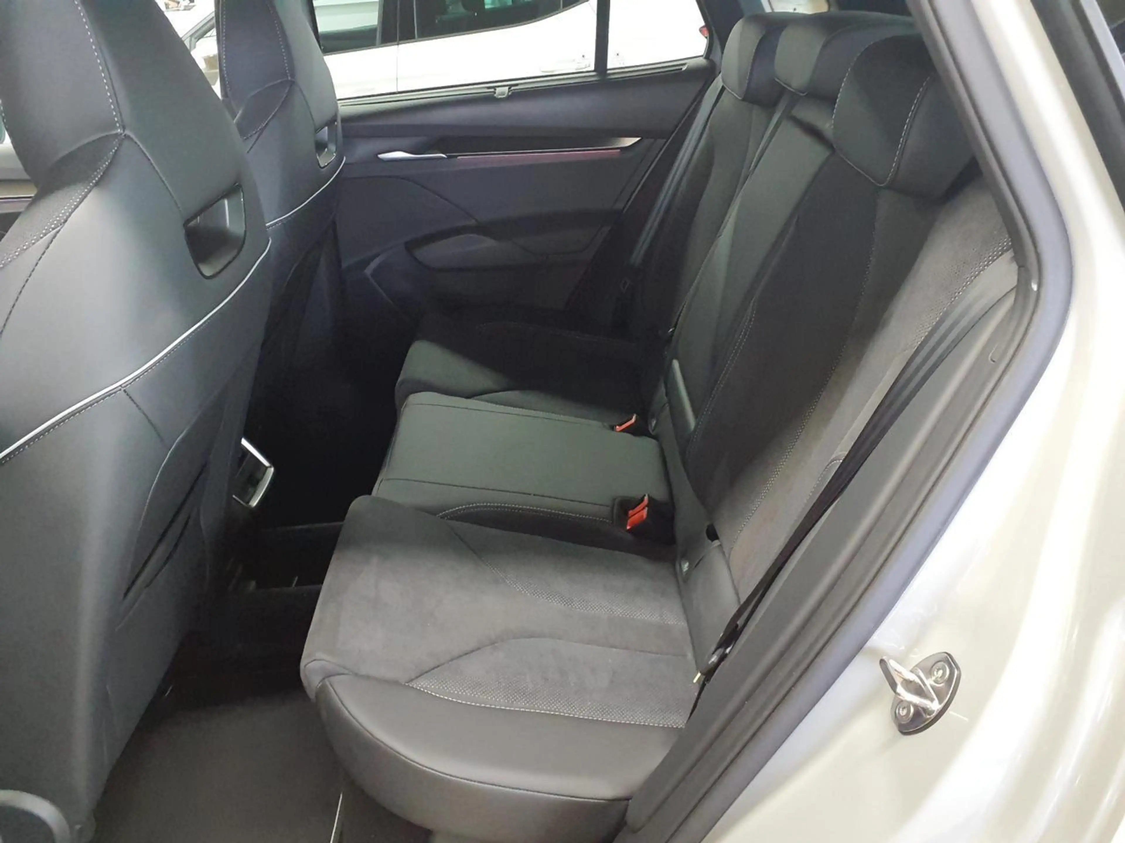 Skoda Elroq 85 iV SPORTLINE*WÄRMEPUMPE*AHK*MATRIX*HUD* — photo 6