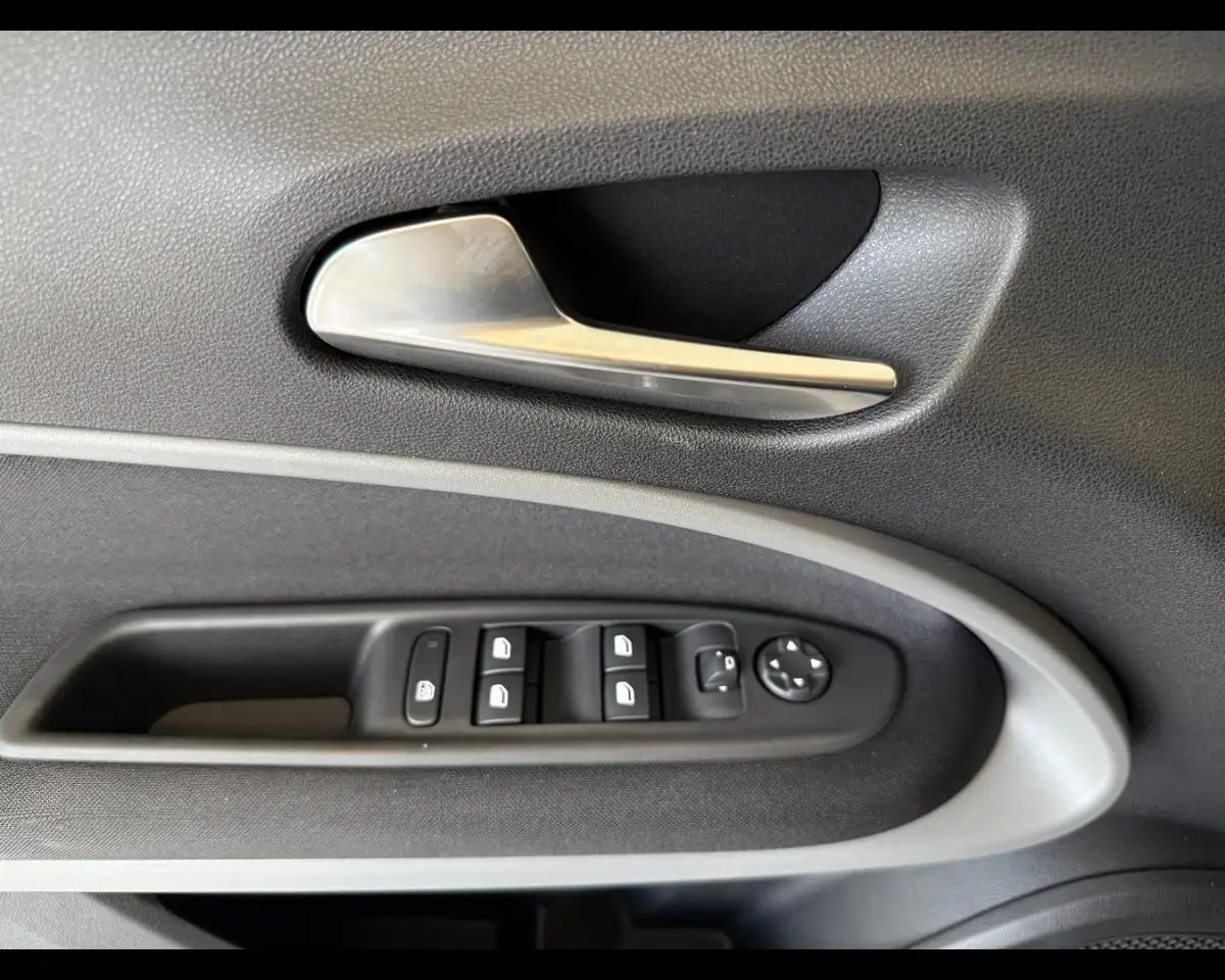 Jeep Avenger 1.2 Turbo e-Hybrid MHEV Longitude 19