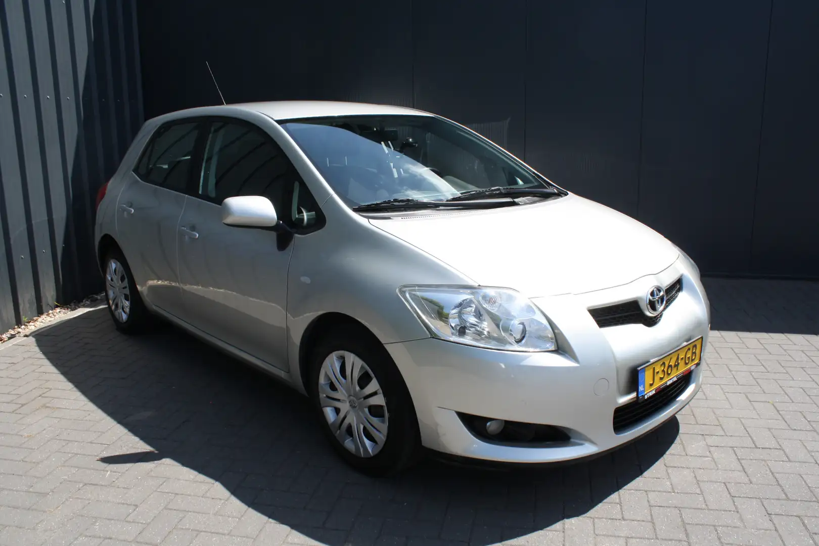 Toyota Auris 1.6-16V Sol - AUTOMAAT - CLIMATE CONTROL - 5-DEURS Grijs - 2