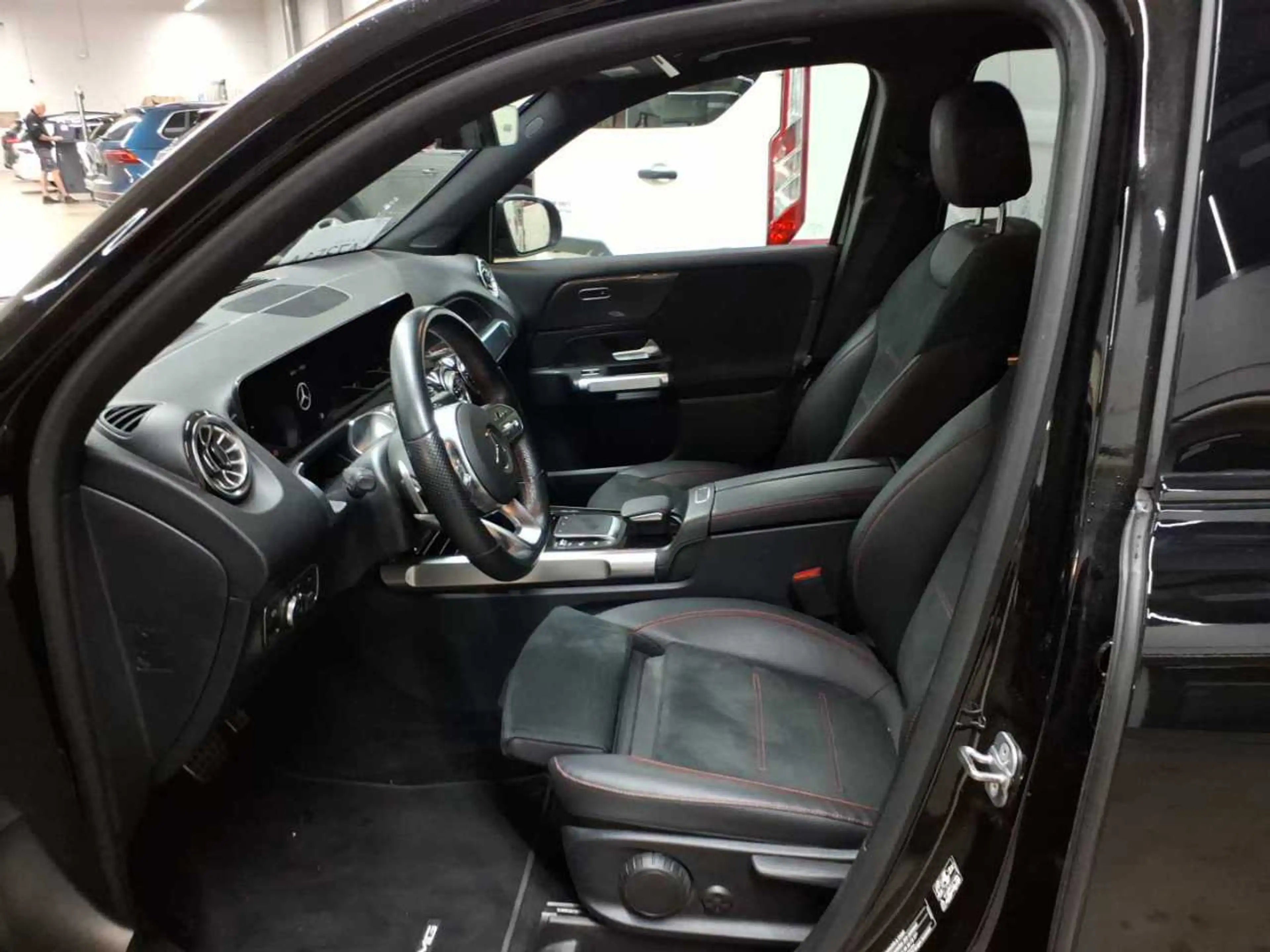 Mercedes-Benz GLB 220 GLB 220d-AMG AHK Beam PANO BusiP AssiP — photo 7