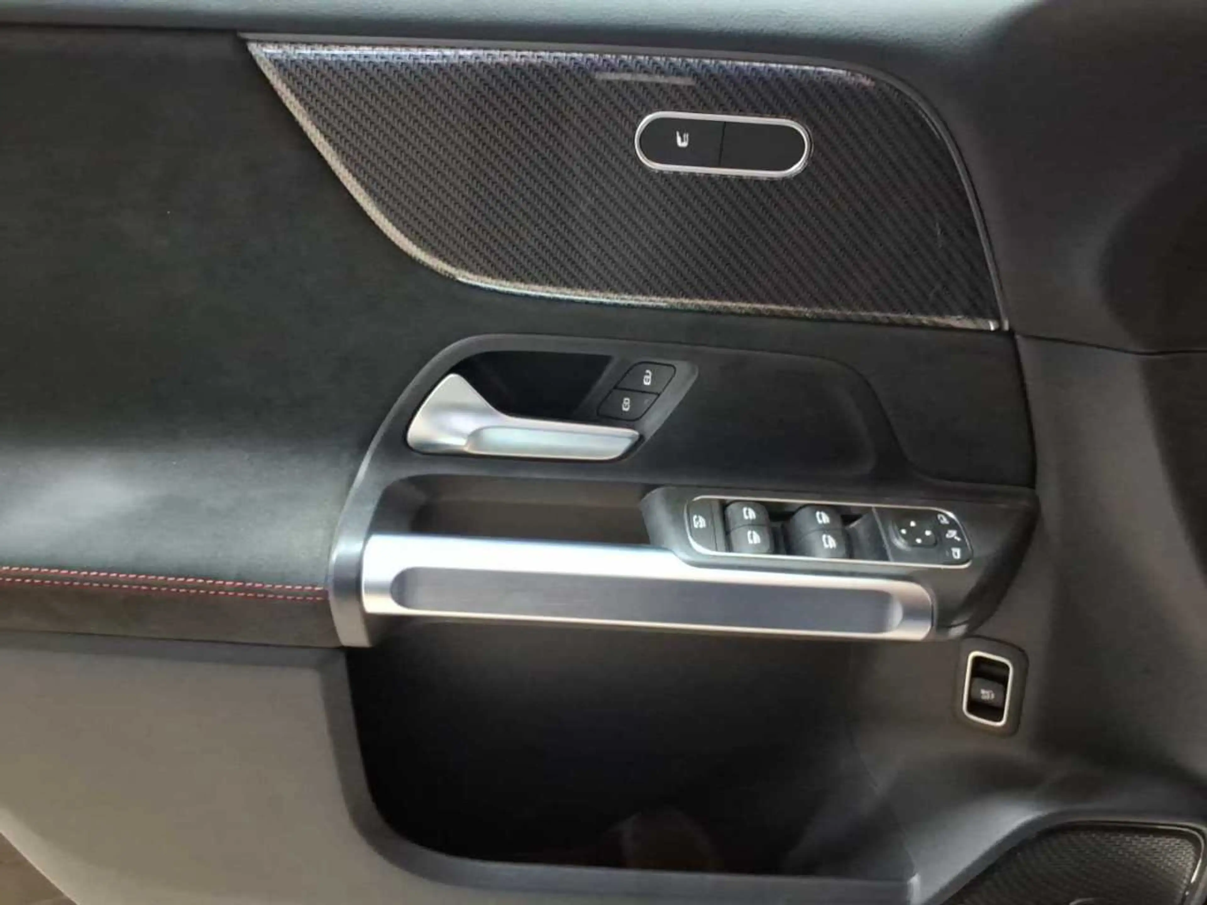 Mercedes-Benz GLB 220 GLB 220d-AMG AHK Beam PANO BusiP AssiP — photo 19