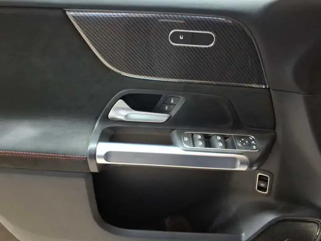 Mercedes-Benz GLB view 19