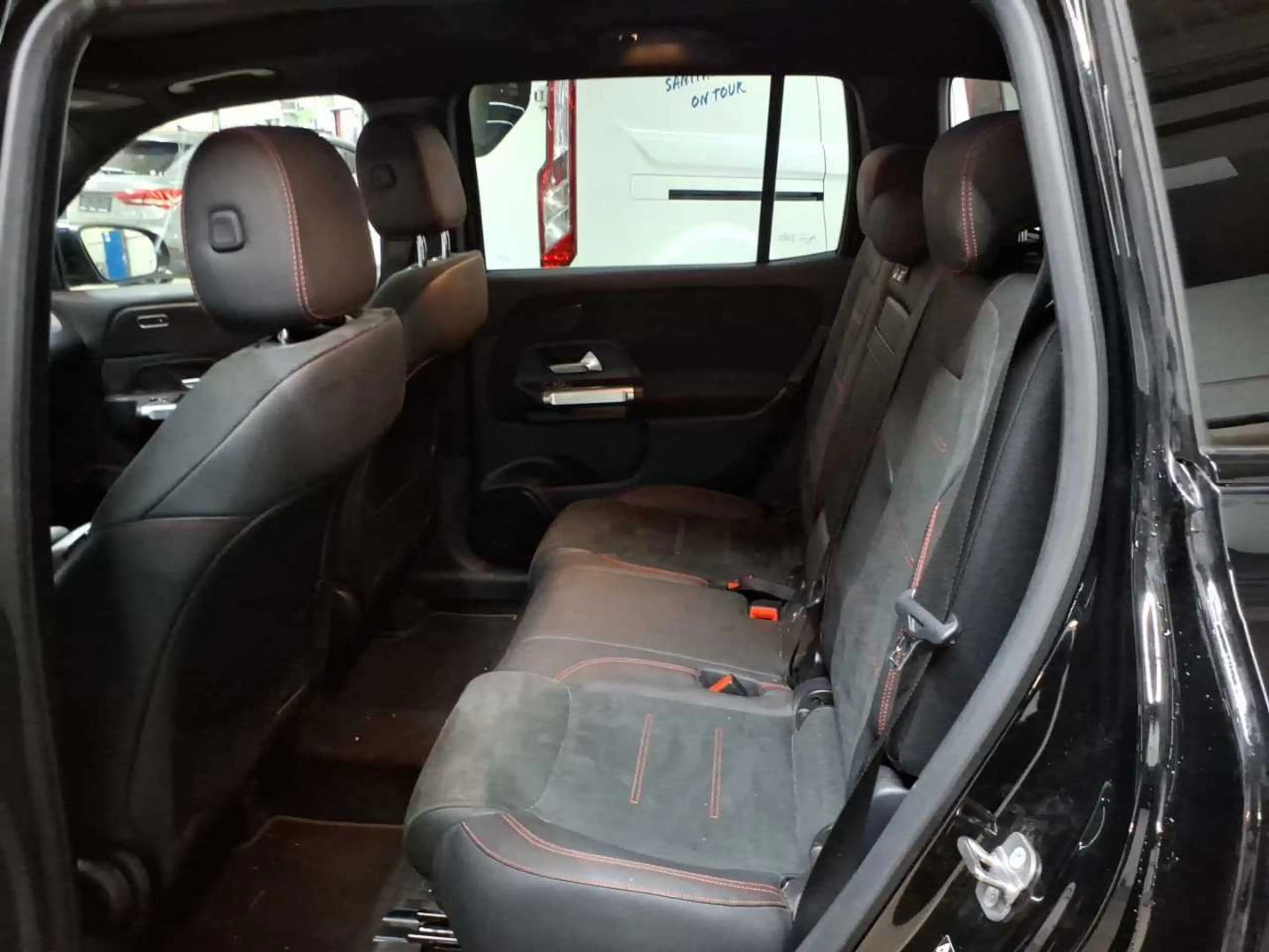 Mercedes-Benz GLB 220 GLB 220d-AMG AHK Beam PANO BusiP AssiP — photo 13