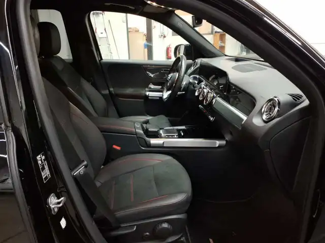 Mercedes-Benz GLB view 8