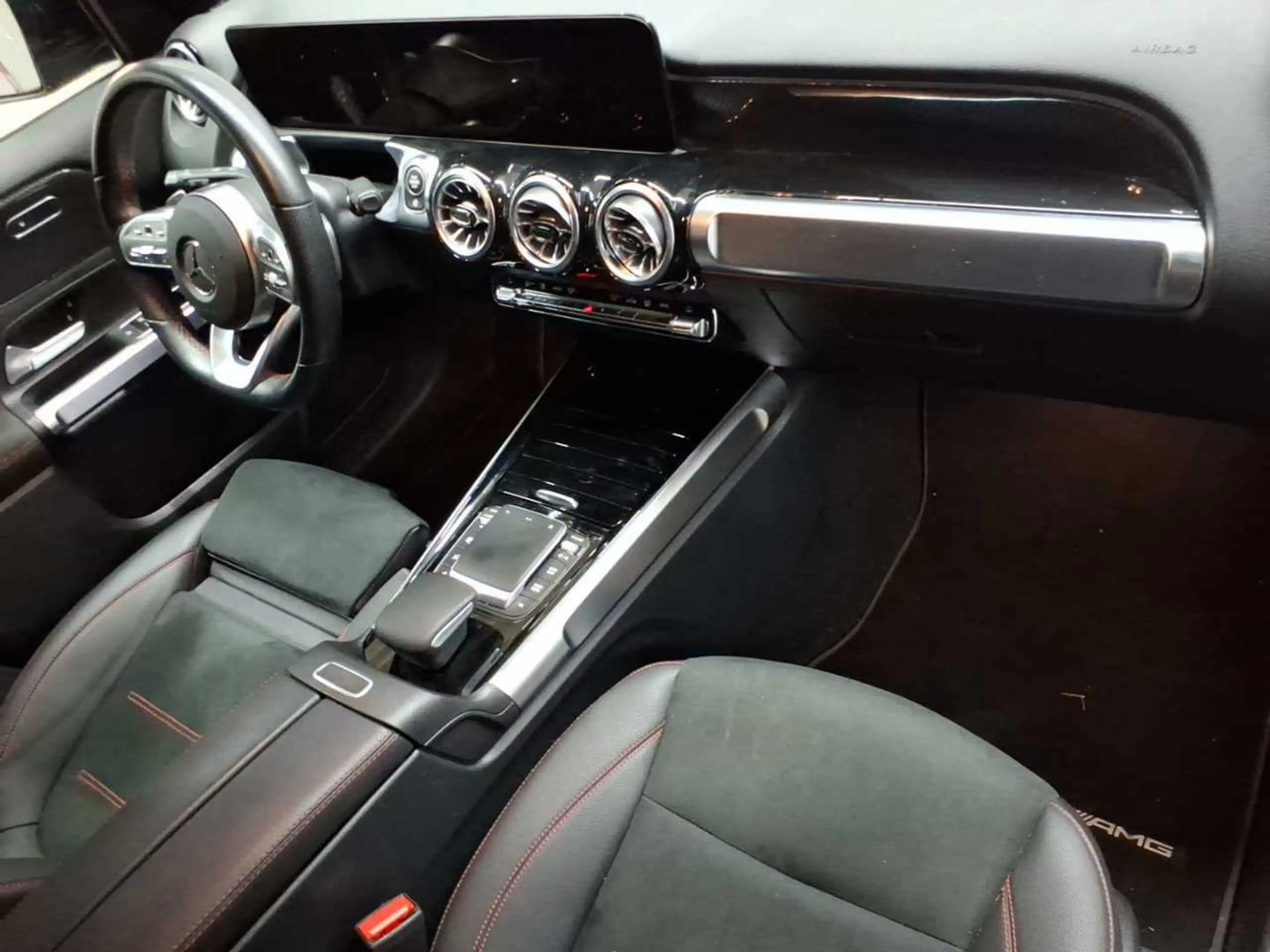 Mercedes-Benz GLB 220 GLB 220d-AMG AHK Beam PANO BusiP AssiP — photo 9