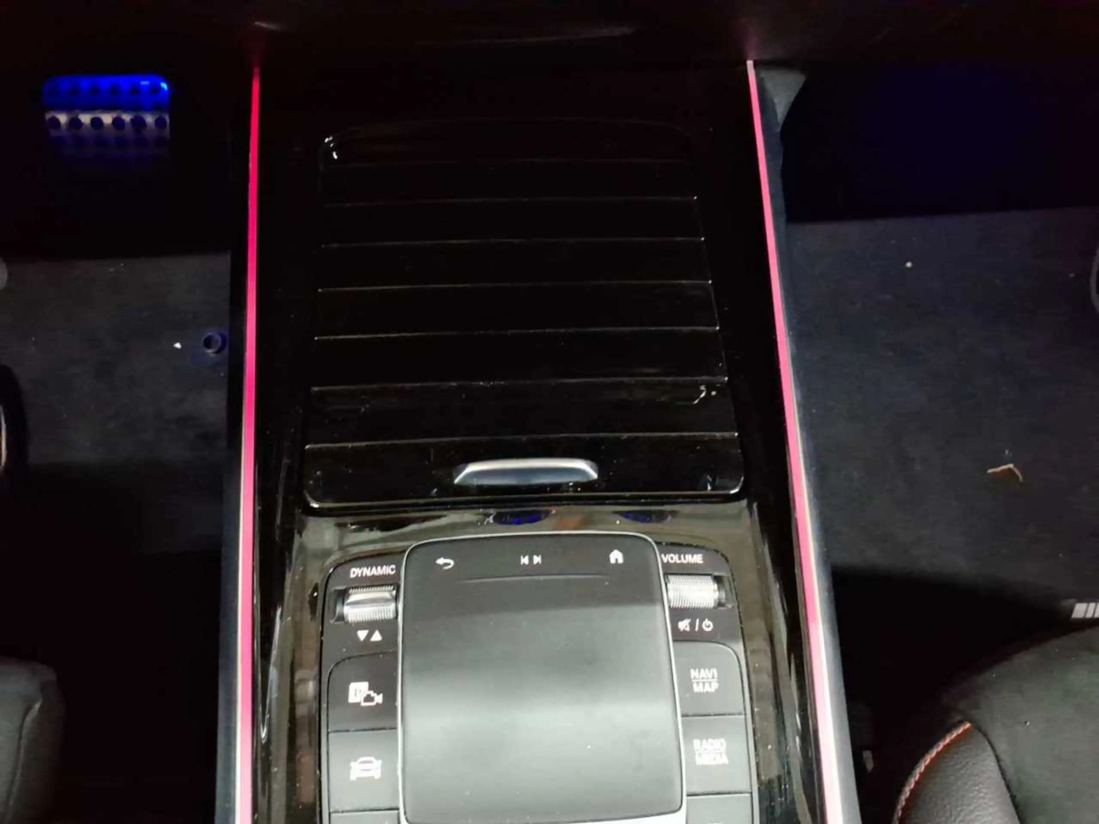Mercedes-Benz GLB 220 GLB 220d-AMG AHK Beam PANO BusiP AssiP — photo 10