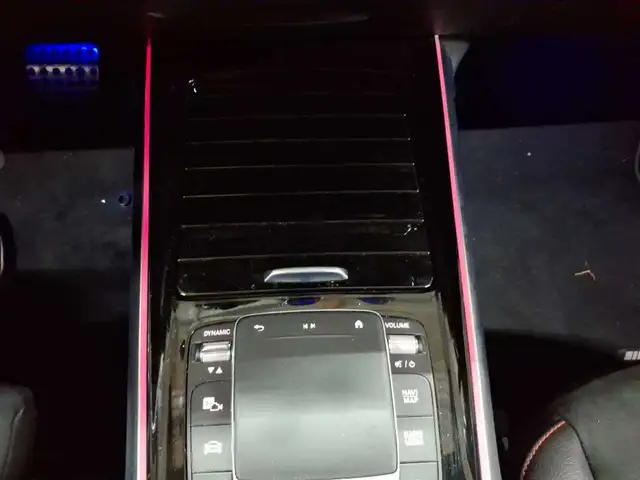 Mercedes-Benz GLB view 10