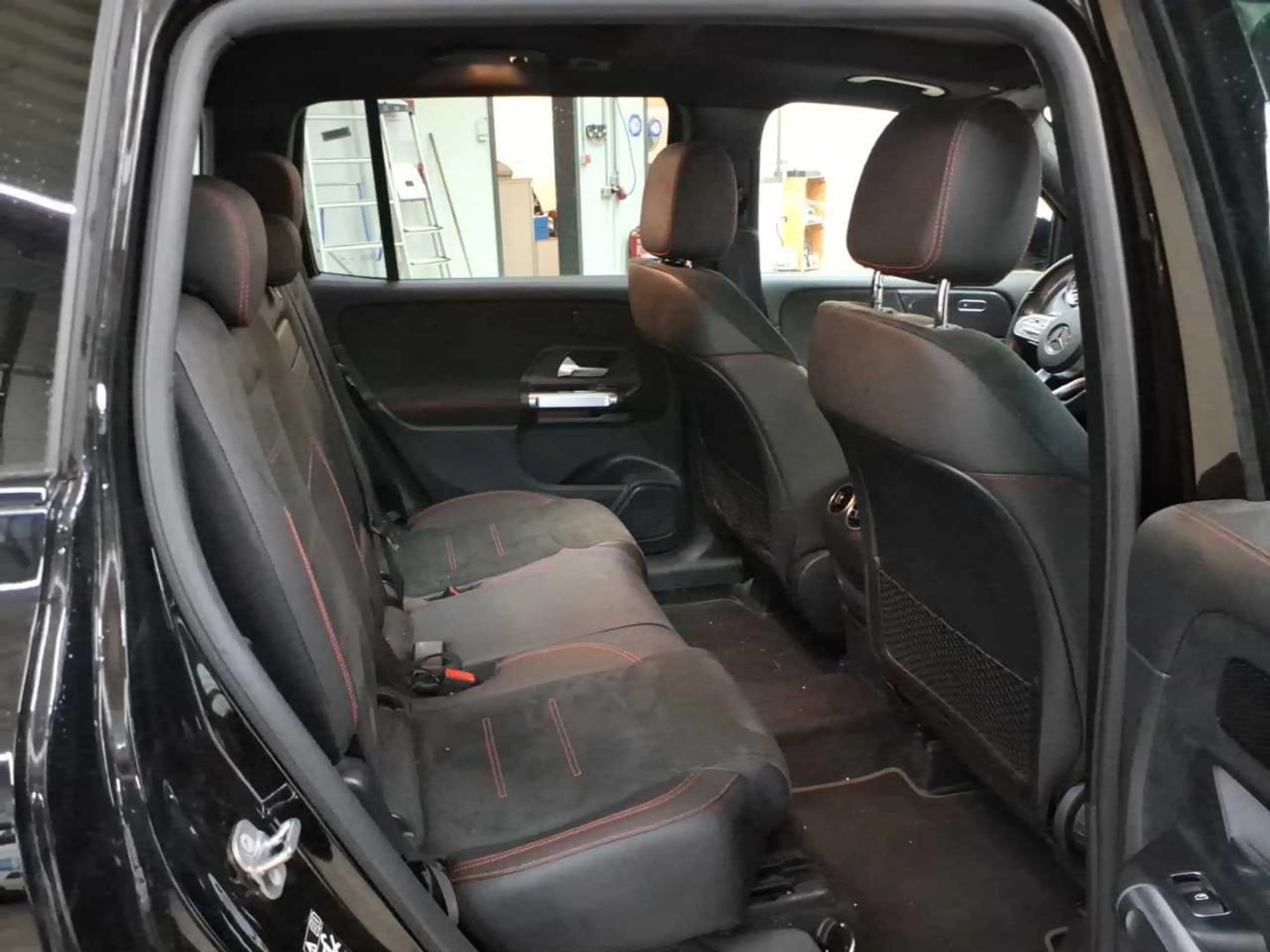 Mercedes-Benz GLB 220 GLB 220d-AMG AHK Beam PANO BusiP AssiP — photo 14