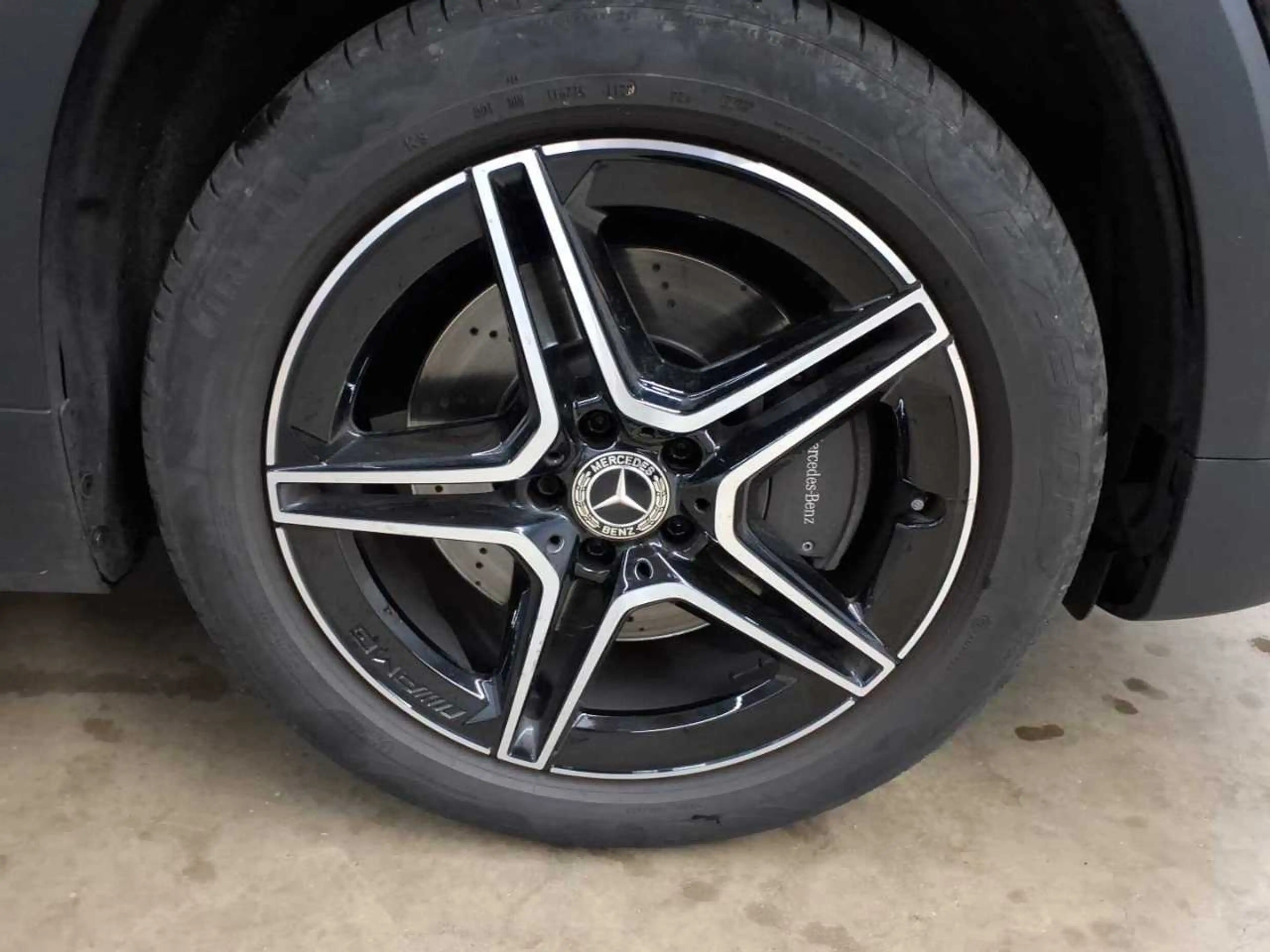 Mercedes-Benz GLB 220 GLB 220d-AMG AHK Beam PANO BusiP AssiP — photo 17