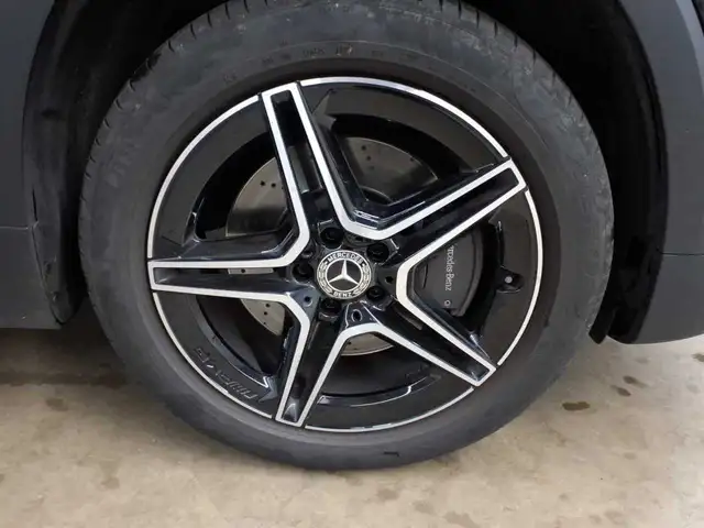 Mercedes-Benz GLB view 17