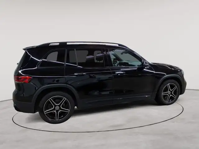 Mercedes-Benz GLB view 3