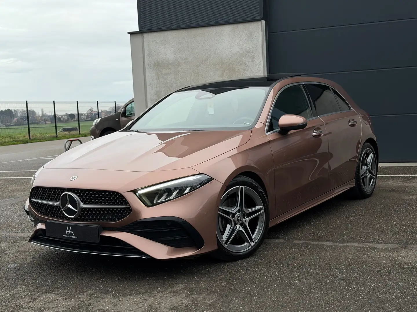 Mercedes-Benz A 180 e hybride AMG *Toit Pano/ LED/ Caméra* Garantie Bronze - 2