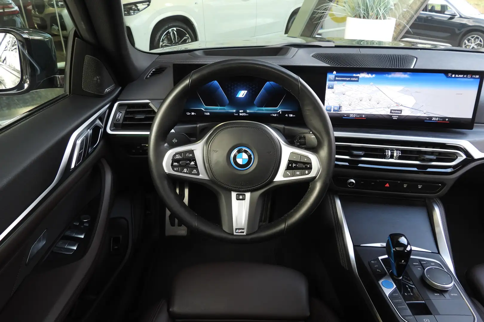 BMW i4 eDrive40 High Executive M Sport / Schuif-kanteldak Groen - 2