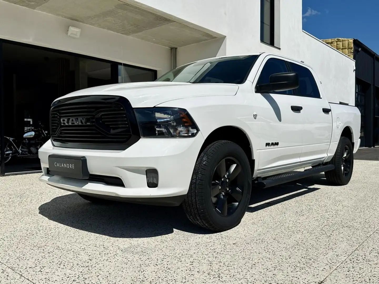 Dodge RAM 1500 CREW CAB 5.7 V8 CLASSIC Blanco - 1