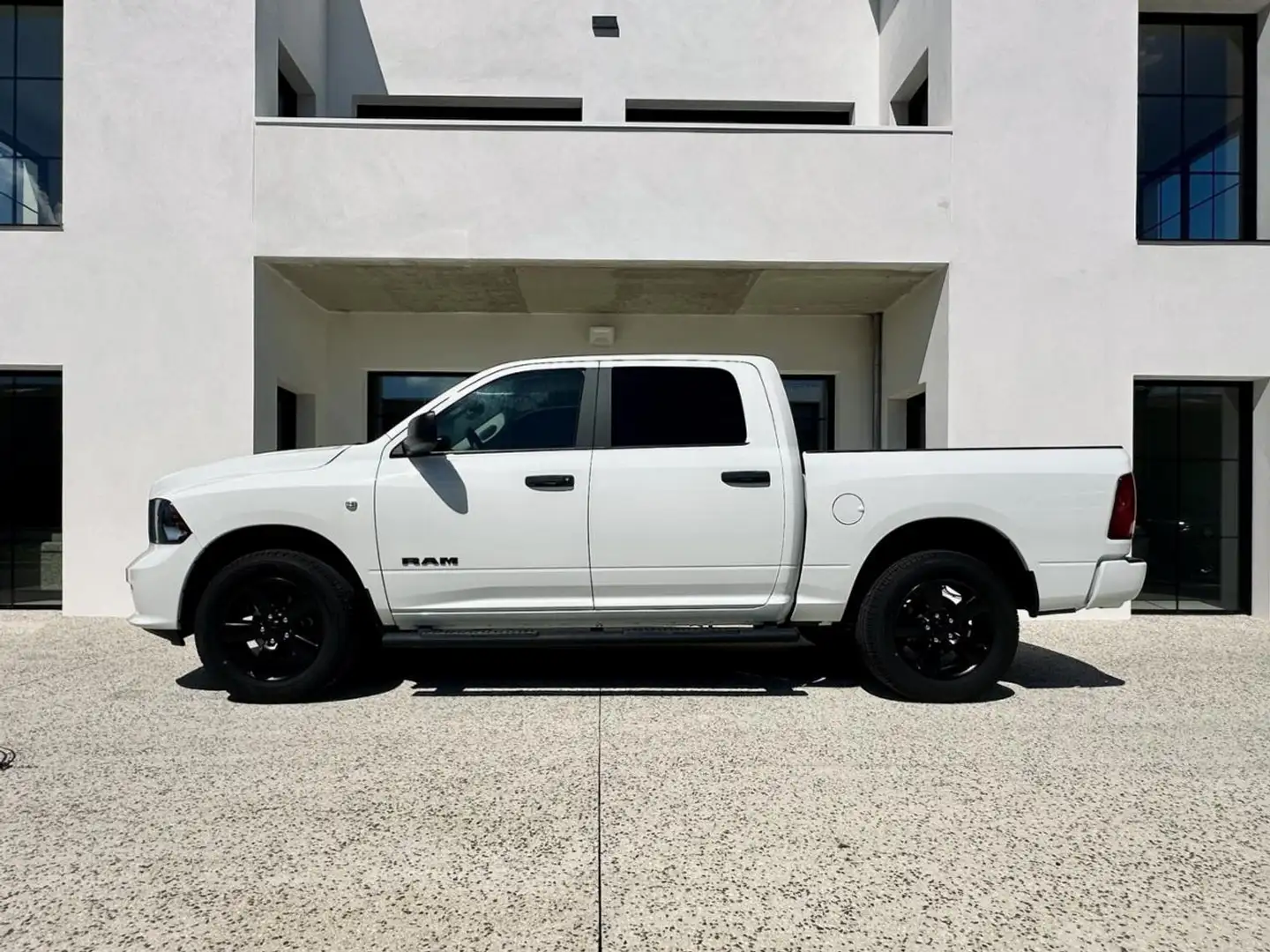 Dodge RAM 1500 CREW CAB 5.7 V8 CLASSIC Blanco - 2