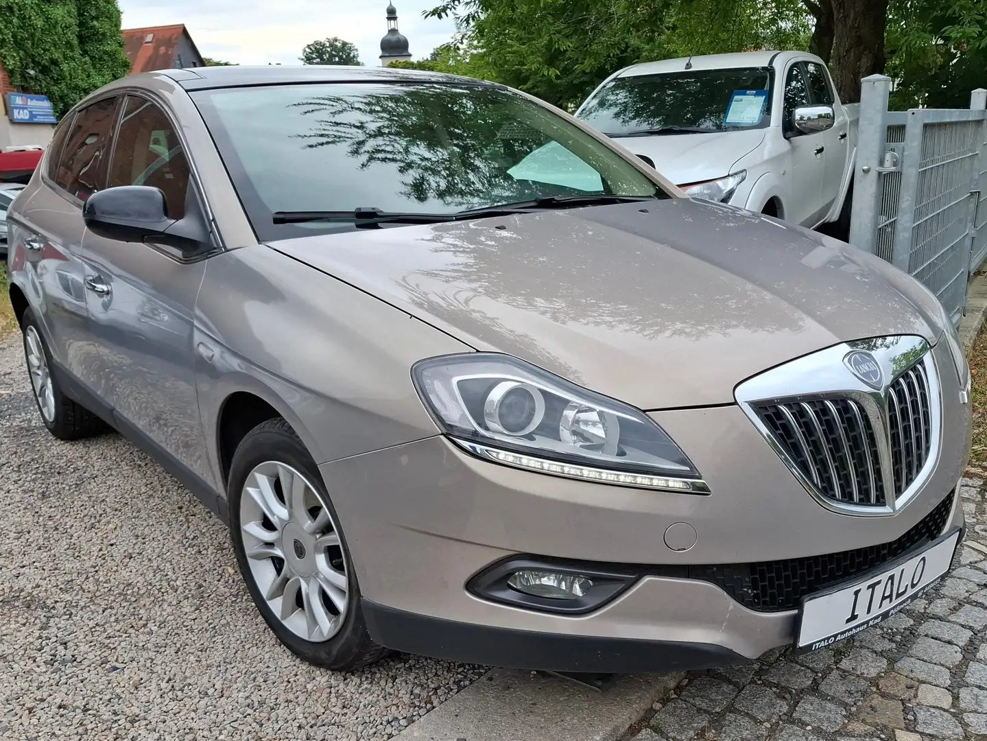 Lancia Delta 1.6 Multijet 16v DFN6 Oro Gold - 1