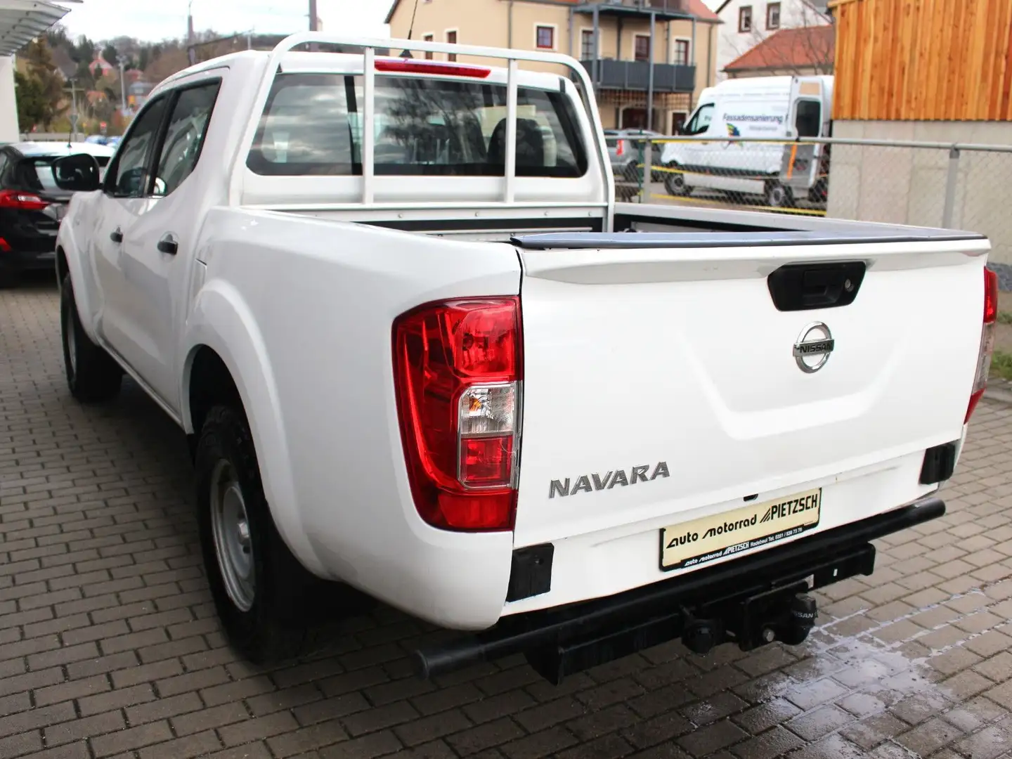 Nissan Navara NP300 Visia Double Cab 4x4 2.3 dCi AHK SH Weiß - 2