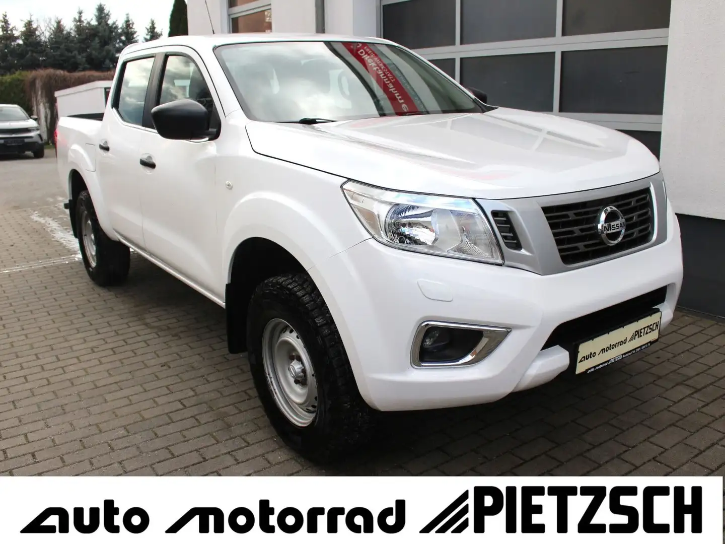 Nissan Navara NP300 Visia Double Cab 4x4 2.3 dCi AHK SH Weiß - 1